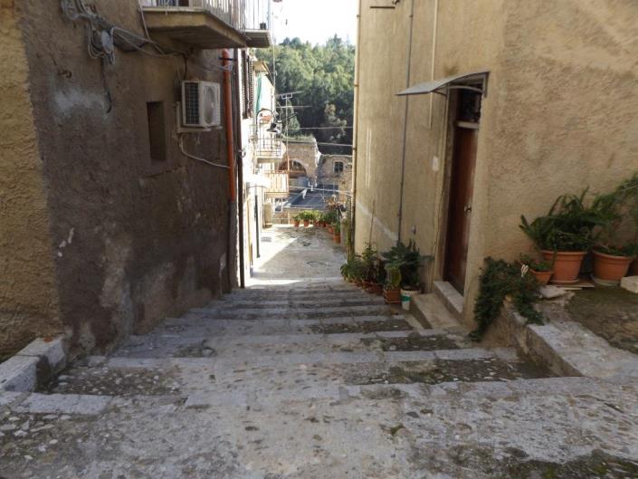 Image No.6-2 Bed House for sale