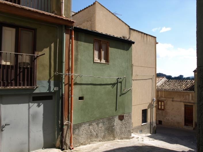 Image No.13-1 Bed House for sale