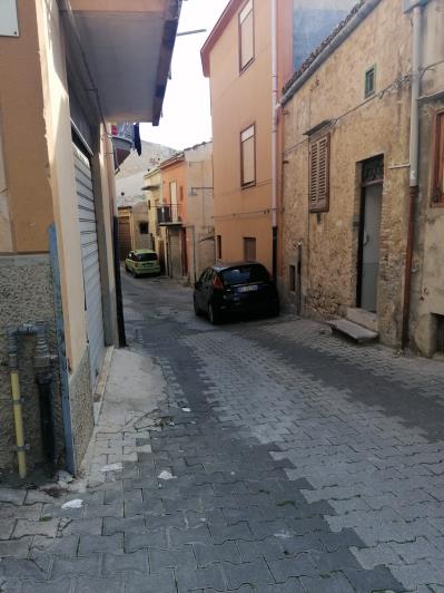 Image No.1-2 Bed House for sale