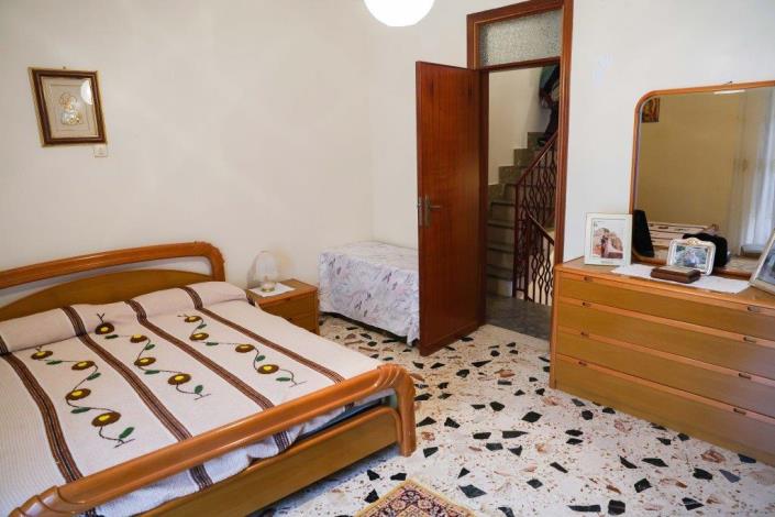 Image No.13-3 Bed House for sale