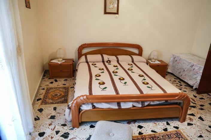 Image No.14-3 Bed House for sale