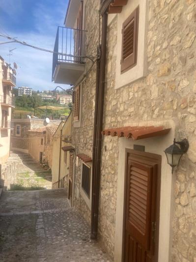 Image No.1-3 Bed Townhouse for sale
