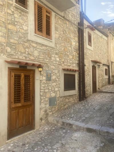 Image No.2-3 Bed Townhouse for sale