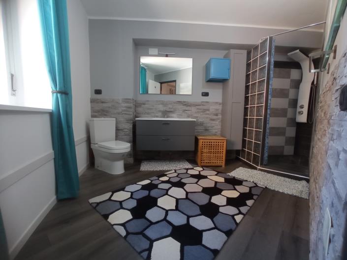 Image No.8-1 Bed House for sale