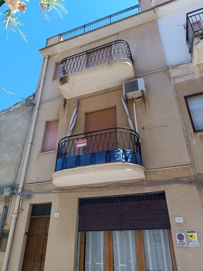 Image No.1-4 Bed House for sale