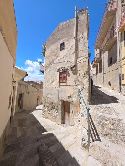 Image No.1-2 Bed House for sale