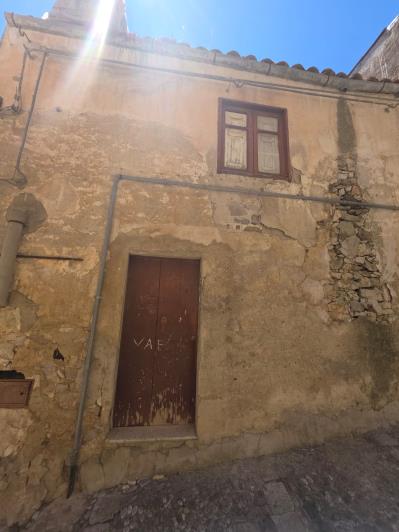 Image No.10-2 Bed House for sale