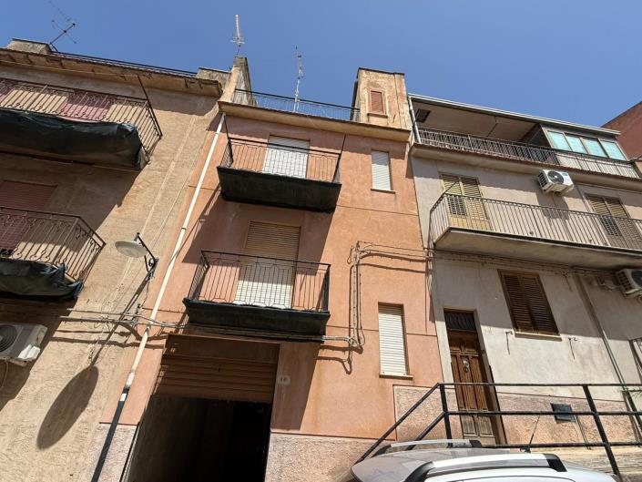 Image No.2-1 Bed House for sale