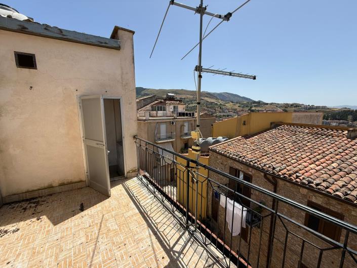 Image No.18-1 Bed House for sale