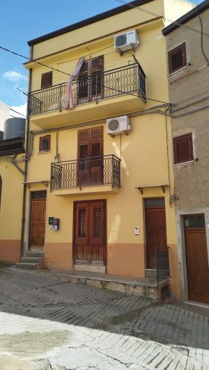 Image No.1-3 Bed House for sale