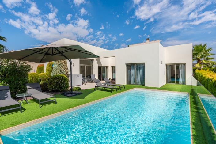 Image No.1-3 Bed Villa / Detached for sale