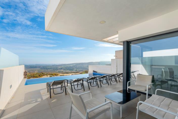 Image No.1-3 Bed Villa / Detached for sale
