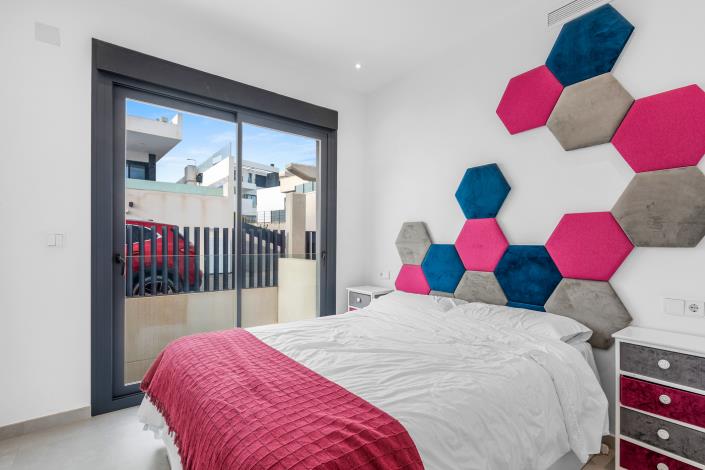 Image No.11-3 Bed Villa / Detached for sale