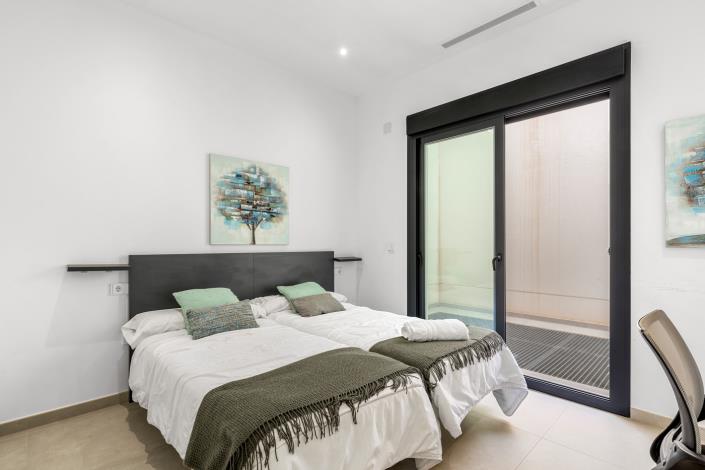 Image No.14-3 Bed Villa / Detached for sale