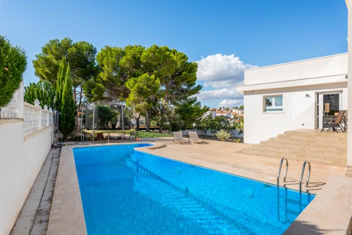 Image No.2-4 Bed Villa / Detached for sale