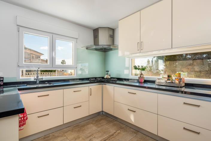 Image No.4-4 Bed Villa / Detached for sale