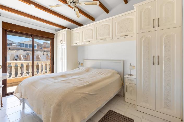 Image No.13-2 Bed Townhouse for sale