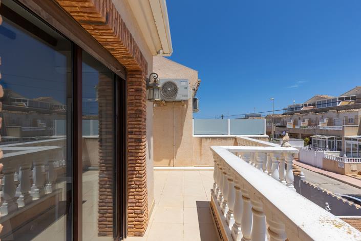 Image No.32-2 Bed Townhouse for sale