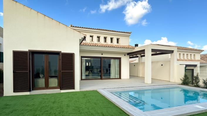 Image No.1-3 Bed Villa / Detached for sale