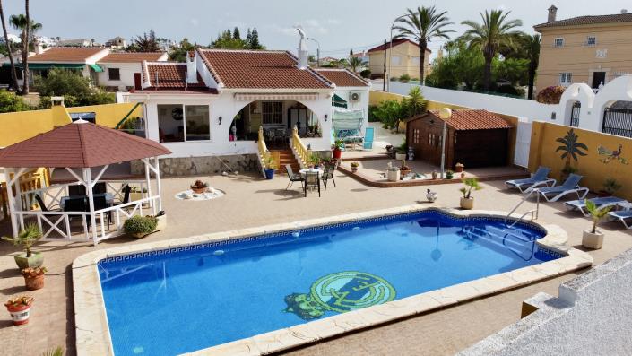 Image No.1-4 Bed Villa / Detached for sale