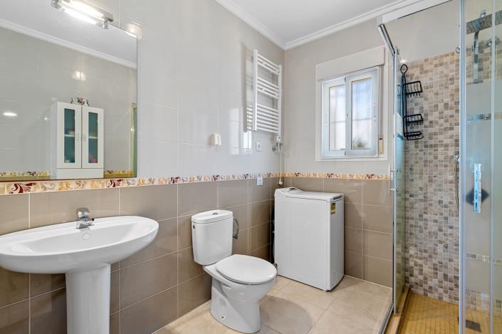 Image No.17-5 Bed Villa / Detached for sale