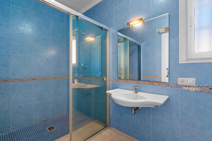 Image No.12-5 Bed Villa / Detached for sale