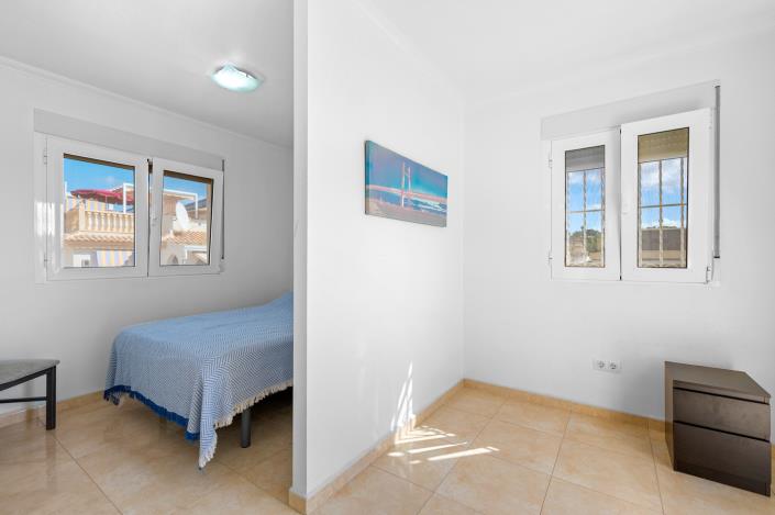 Image No.30-5 Bed Villa / Detached for sale