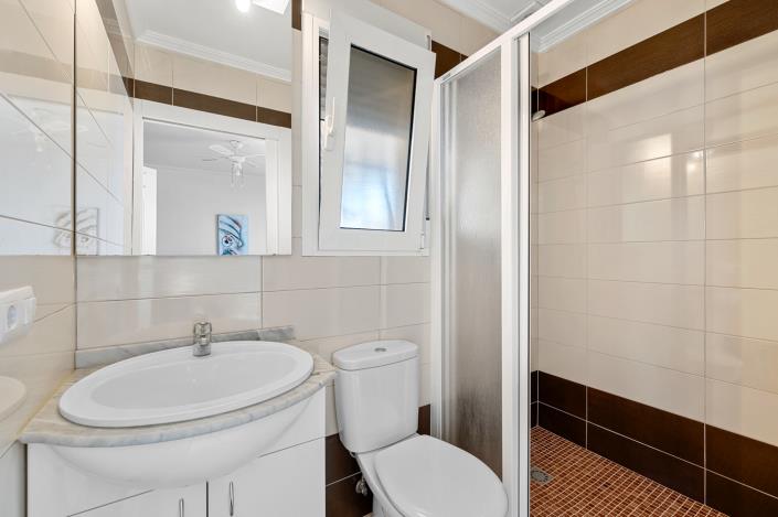 Image No.28-5 Bed Villa / Detached for sale