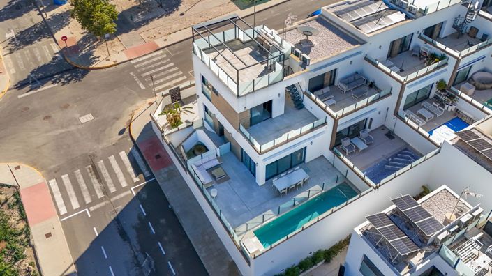 Image No.1-5 Bed Villa for sale