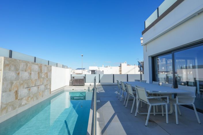 Image No.2-5 Bed Villa for sale