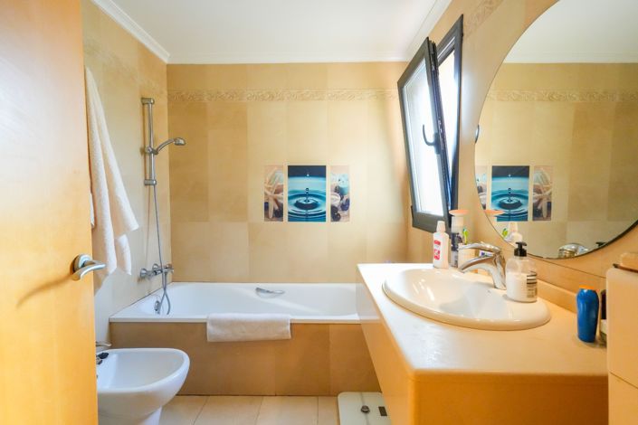 Image No.15-3 Bed Townhouse for sale