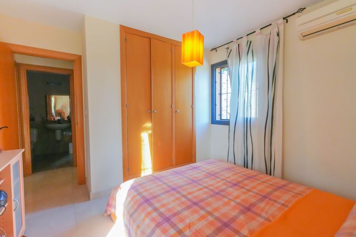 Image No.19-3 Bed Townhouse for sale