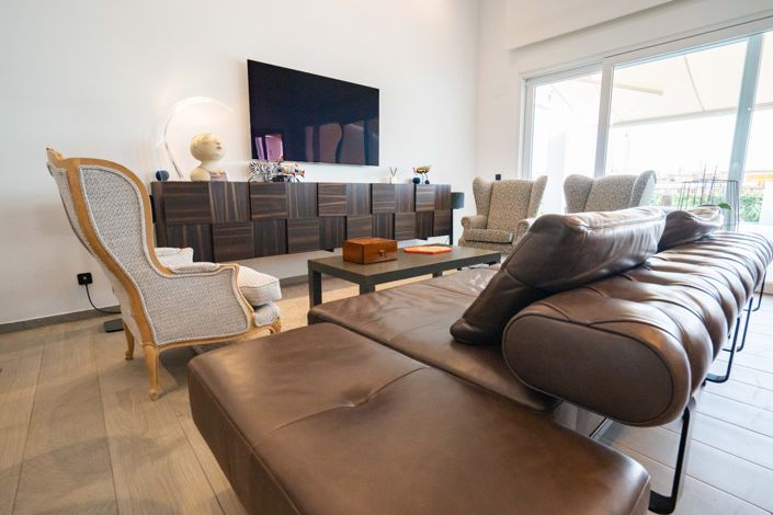 Image No.10-2 Bed Villa for sale