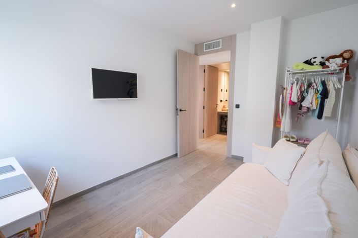 Image No.10-3 Bed Apartment for sale