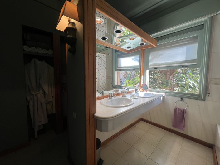 Image No.20-7 Bed Villa for sale