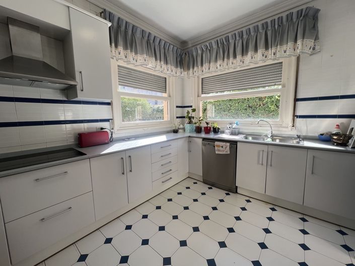 Image No.9-7 Bed Villa for sale