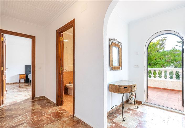 Image No.10-7 Bed Villa for sale