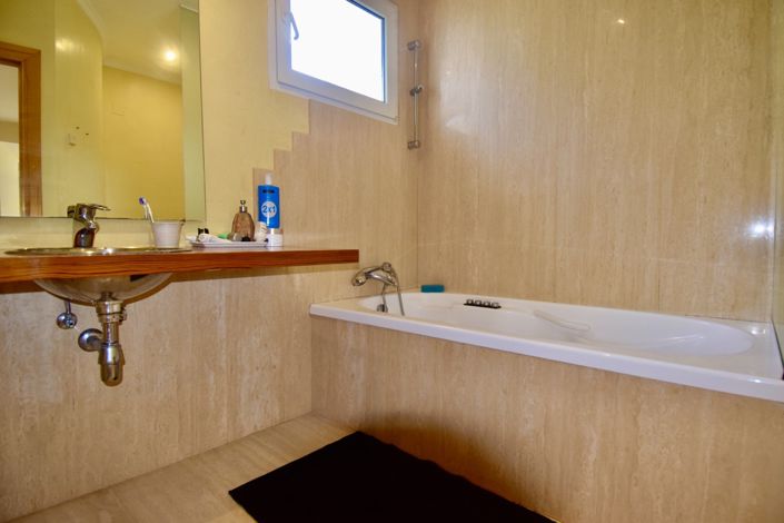 Image No.27-6 Bed Villa for sale