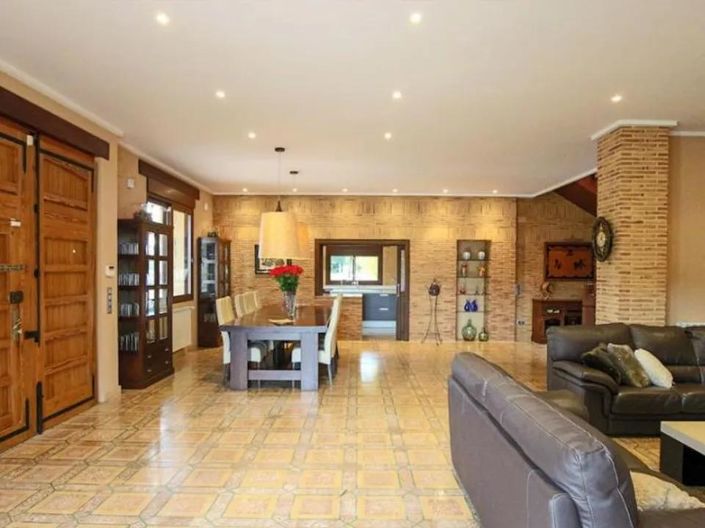 Image No.10-4 Bed Finca for sale