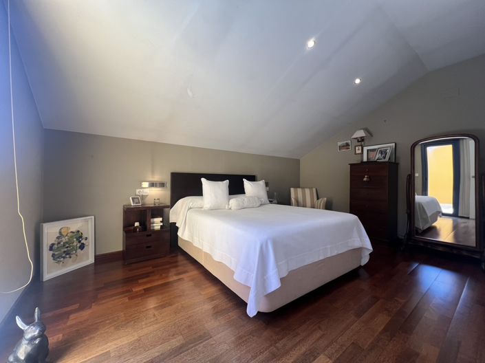 Image No.4-4 Bed Apartment for sale