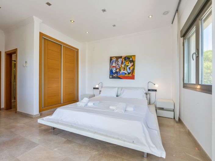 Image No.27-5 Bed Villa for sale