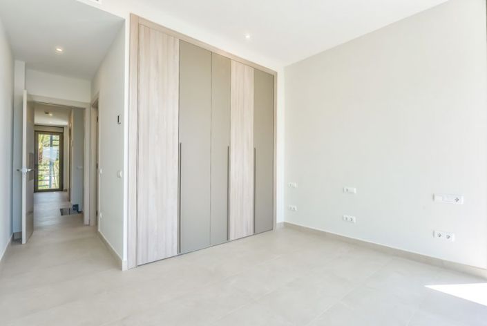 Image No.33-6 Bed Villa for sale