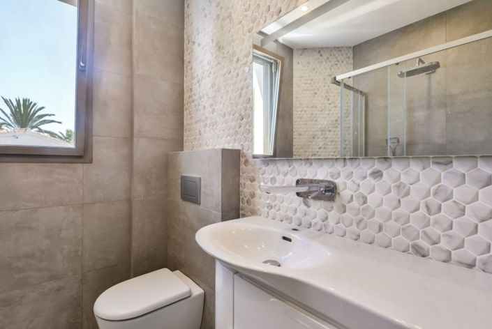 Image No.35-6 Bed Villa for sale