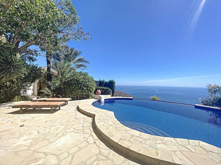 Image No.2-4 Bed Villa for sale