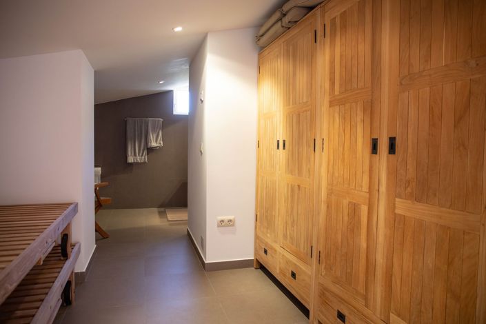 Image No.17-5 Bed Villa for sale