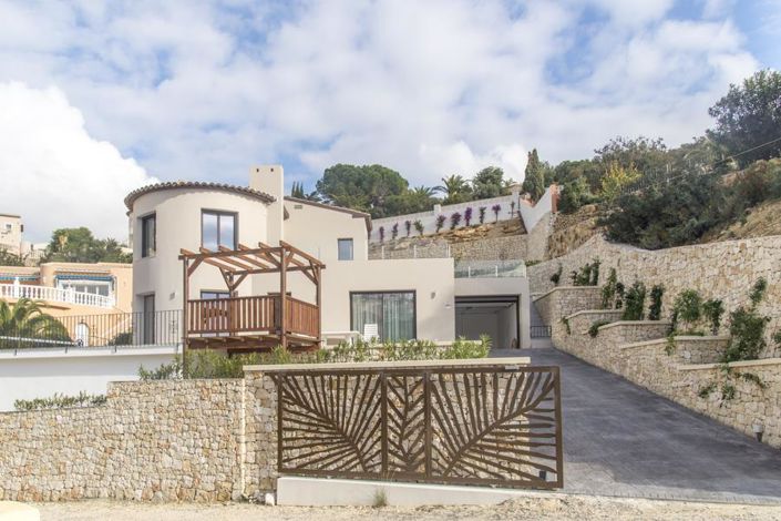 Image No.1-4 Bed Villa for sale