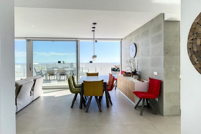 Image No.2-4 Bed Villa for sale