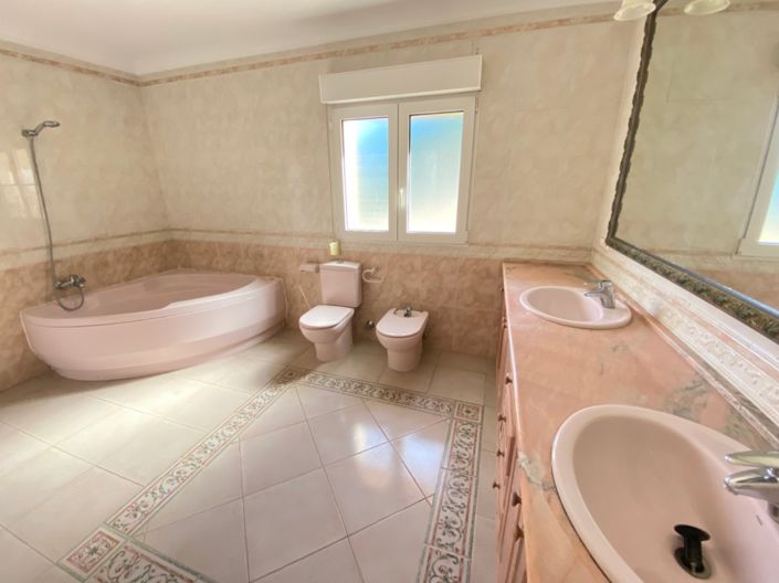 Image No.24-5 Bed Villa for sale