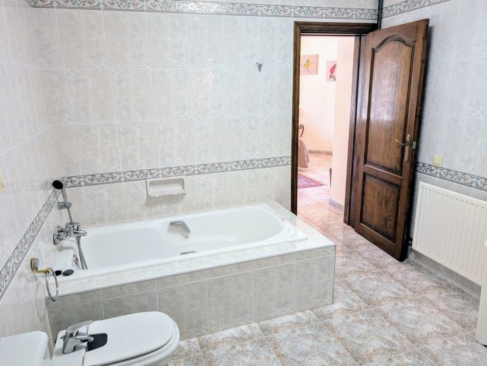 Image No.40-4 Bed Villa for sale