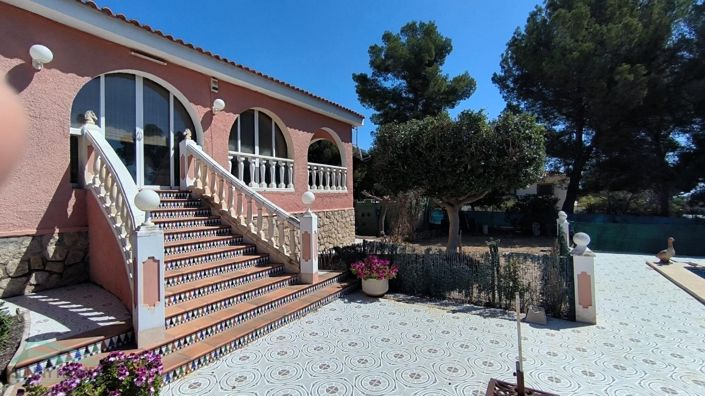 Image No.2-4 Bed Villa for sale